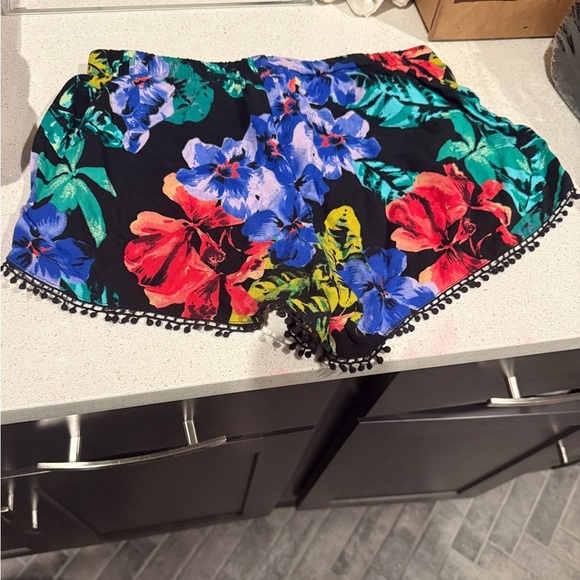 Express Women's Floral Shorts - Black and Multicolor - Picture 2 of 2